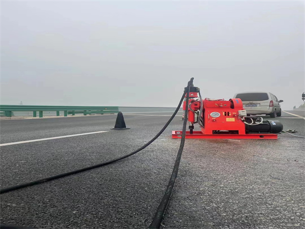 六弓乡马路路基路面开裂下沉注浆加固灌浆